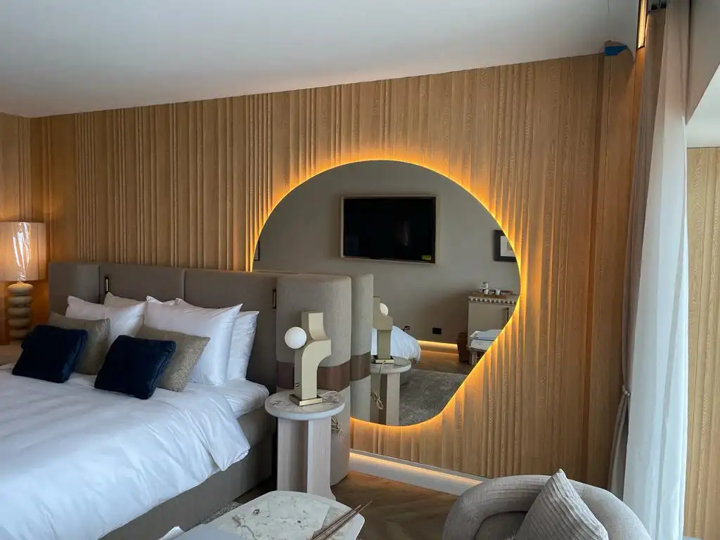 Mirror and wall finish detail