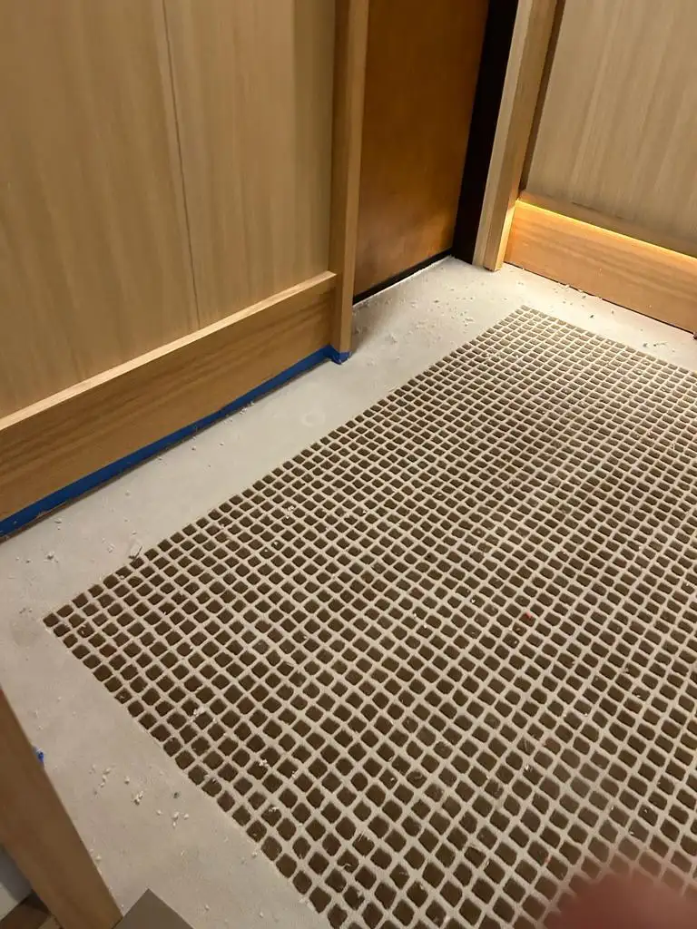 Floor and wall junction detail